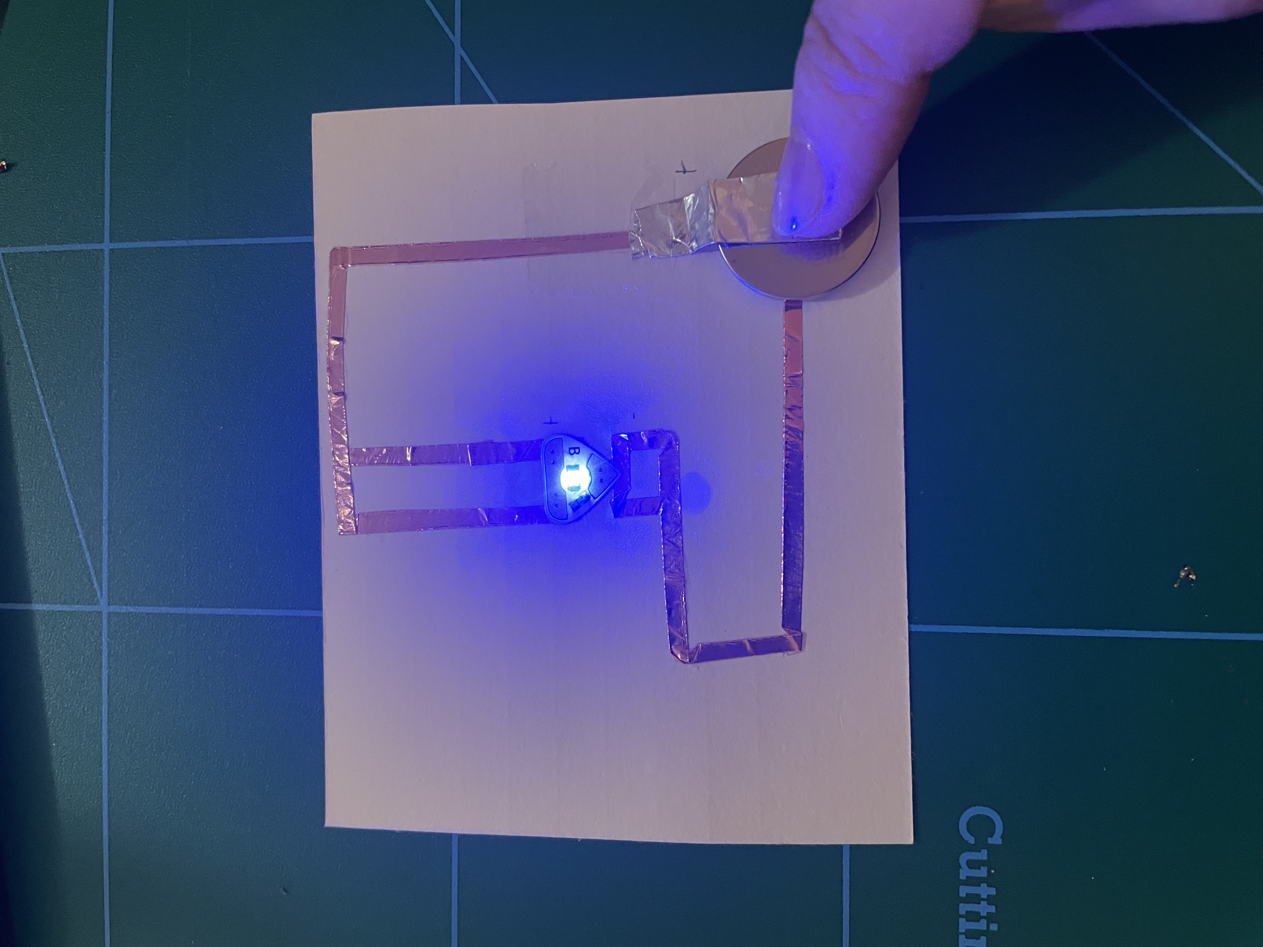 This simple circuit is in the shape of an exclaimation mark.