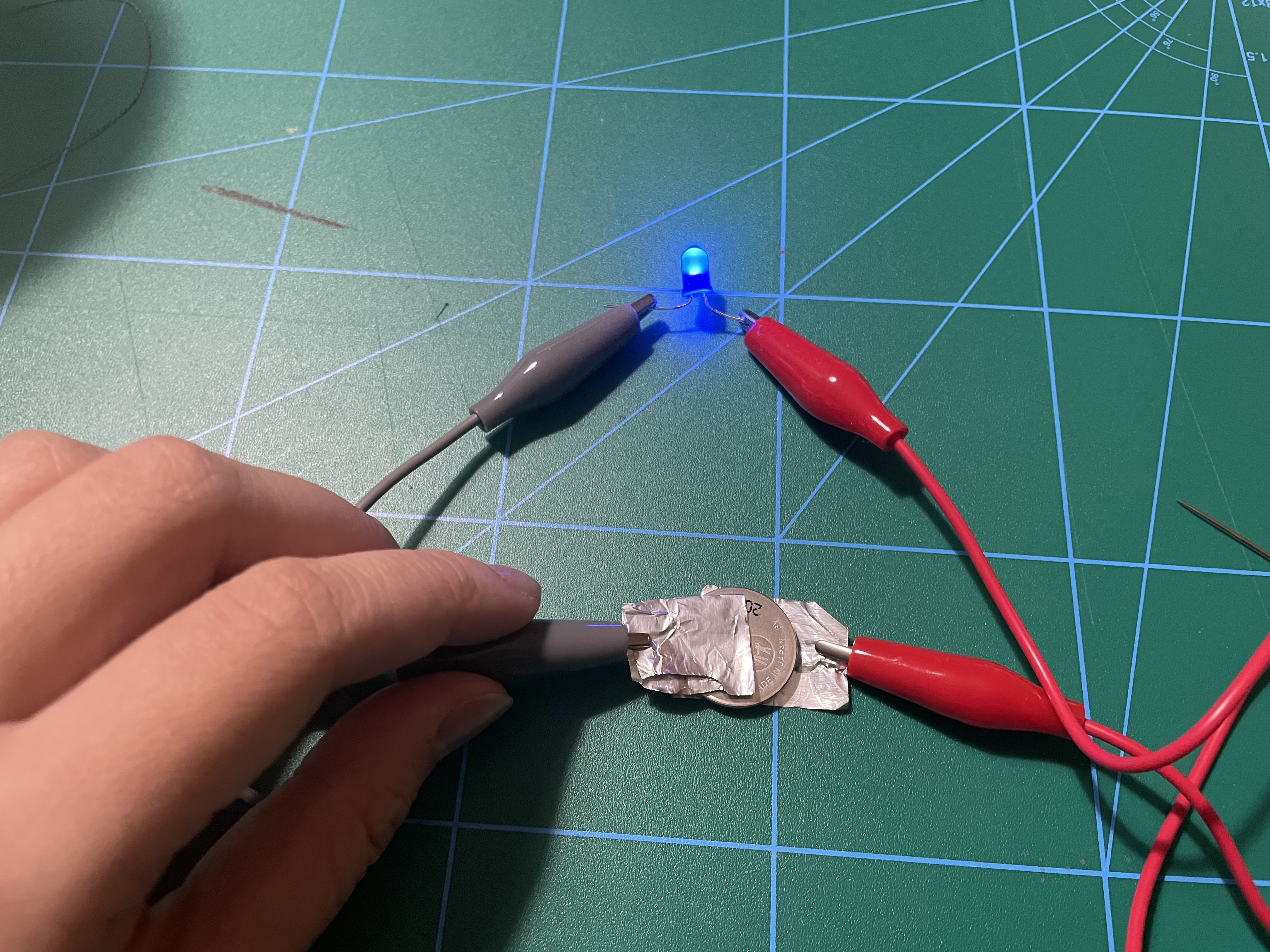 This is the aligator clip and aluminium foil circuit lit up.