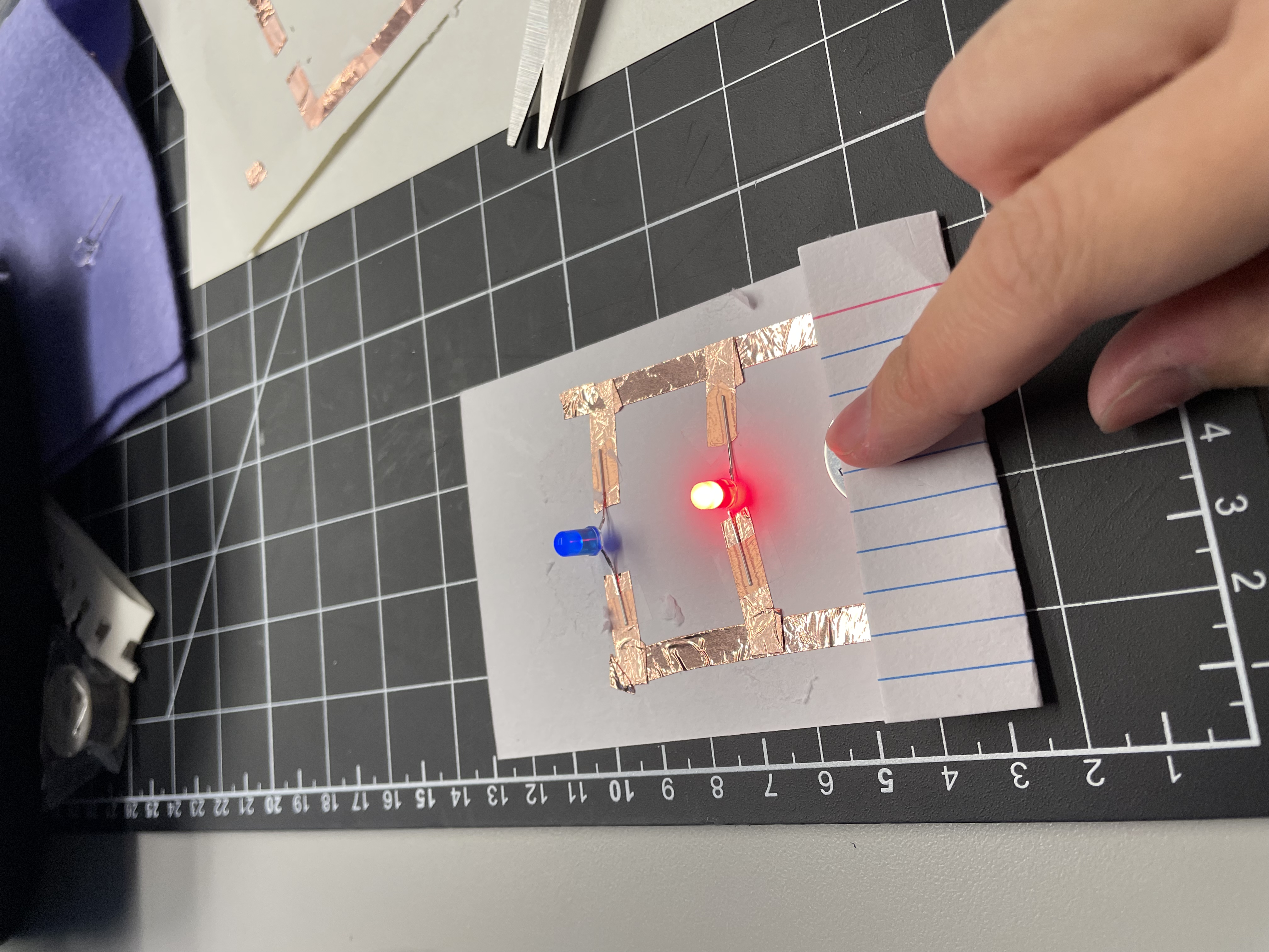 The parallel circuit was the most difficult to carry out, mainly because of the copper tape. After several attempts, this is the best I could get it during class. I wasn't sure why only one light was working.